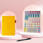 Wamaco - Collection Pineapple Planning Essential - Agenda jaune non daté, autocollants, stylo-Professionnel - Notre collection Planner Essentials ajoute une touche esthétique à toutes ses utilisations. Le stylo à bille écrit en douceur et les autocollants permettent d'attirer l'attention sur les jours et les engagements importants.
