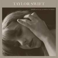 Plato - 2026 Taylor Swift Officiel Calendrier mural Suspendu Mensuel - 30,5 cm l x 61 cm H - Anglais-Photographie - Chaque mois, découvrez de superbes photographies ou œuvres d'art en couleur