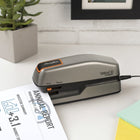 Swingline - Agrafeuse électrique compacte Optima 20 -Le guide d'alignement intelligent du papier intégré et la jauge de hauteur de pile aident à placer les agrafes avec précision et à mesurer le nombre de feuilles 