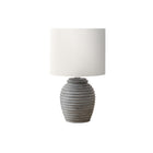 Monarch Specialties - Luminaire - 17 po H Lampe De Table - Résine Grise - Abat-Jour Ivoire / Crème - Contemporain-Complétez votre décor avec cette lampe de table de 17 pouces de haut en résine grise chic, avec une base texturée au design nervuré, parfaite pour mettre en valeur une table de nuit, une table d'appoint ou d'appoint, ou un environnement de bureau