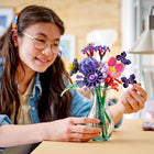 LEGO - Botanicals Le bouquet de fleurs d’Olivia Rodrigo-Excellente idée-cadeau pour les filles, les garçons et les amateurs d’Olivia Rodrigo à l’occasion d’un anniversaire et plus encore