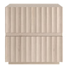 Hudson&Canal - Table de chevet rectangulaire cannelée Jaylen - 24 po l - Blanc aulne-Les tiroirs sont dotés d'un chanfrein intérieur sur le bord supérieur pour une prise en main facile , tirez légèrement pour les ouvrir