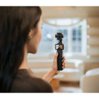 DJI - Osmo Pocket 4P Pack Vlog-Contenu de la boîte: 1 x Osmo Pocket 4P, 1 x Câble USB-C vers USB-C PD (USB 3.1), 1 x Poignée Osmo Pocket 4 avec filetage 1/4″, 1 x Osmo FrameTap, 1 x Câble de charge magnétique Osmo FrameTap, 2 x Dragonne DJI, 1 x Éclairage d'appoint Osmo Pocket 4, 1 x Émetteur DJI Mic Mini 2, 1 x Câble de charge magnétique pour émetteur DJI Mic Mini 2, 1 x Bonnette anti-vent DJI Mic Mini 2 (Noir/Gris), 1 x Façade magnétique DJI Mic Mini 2 (Blanc nacré), 1 x Façade magnétique DJI Mic Mini 2 (