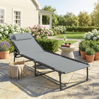 Outsunny - Chaise longue pliante - chaise longue avec appui-tête - gris clair-Fabriqué avec un cadre en acier revêtu de poudre