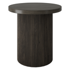 Hudson&Canal - Table d'appoint ronde cannelée Isa de 56 cm de large, couleur brun aulne-La table est fabriquée en MDF de haute qualité avec une finition aspect bois brun aulne