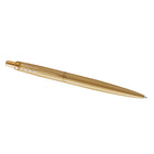 Parker − Stylo à bille Jotter XL − or mat monochrome − pointe moyenne − encre bleue-Possède un capuchon et un corps en or mat audacieux, mais raffinés, agencés avec une agrafe en tête flèche exclusive brillante assortie