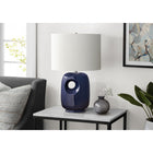 Monarch Specialties - Luminaire - 26 po H Lampe De Table - Céramique Bleue - Abat-Jour Ivoire / Crème - Contemporain - Moderne-Surmontée d'un luxueux abat-jour en tissu ivoire mélangé à du lin, cette lampe décorative diffuse une ambiance chaleureuse et accueillante, ce qui en fait une pièce d'accentuation idéale pour votre table d'appoint ou d'appoint ou votre table de nuit
