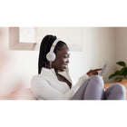 Beats - Solo 4 Écouteurs supra-auriculaires sans fil - Blanc chaud-L'audio spatial personnalisé avec suivi dynamique de la tête utilise des gyroscopes et des accéléromètres intégrés pour vous entourer de son lorsque vous bougez, créant ainsi une expérience d'écoute véritablement immersive
