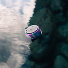 Speaqua - Haut-parleur Bluetooth étanche portatif Barnacle Pro 2,0 avec stockage intégré (2 000 chansons) - Tripper Fish-Comprend une ventouse intégrée, un filetage de 20 po de 1/4, un mousqueton et un adaptateur GoProAdapter pour une fixation polyvalente.