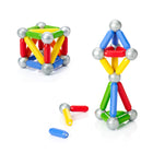 Smartmax - Ensemble de découverte magnétique de base Smart Toys and Games - 42 aimants-L’attraction des aimants est simplement irrésistible pour les jeunes enfants; l’attraction et la répulsion d’aimants vont les éblouir au cours de leur exploration, alors que les enfants plus vieux maximiseront leur plaisir en construisant des tours, des ponts et d’autres constructions de grande taille