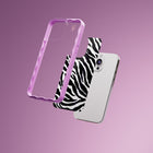 Ideal of Sweden - Print Pack Leomania pour iPhone 16 Pro Max/15 Pro Max/14 Pro Max/13 Pro Max-Chaque pack comprend deux inserts qui se placent entre votre téléphone et une coque transparente, offrant ainsi un look polyvalent et personnalisé