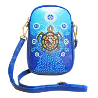 Oscardo - Sac pour téléphone - Medicine Turtle par James Jacko-Designs authentiques d’art autochtone - Met en valeur des créations artistiques autochtones réalisées par des artistes des Premières Nations, Inuits et Métis de partout au Canada, célébrant la culture, la créativité et la narration