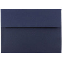 JAM Paper - Enveloppes d'invitation A7 - 5,25 x 7,25 - bleu marine - Paquet de 50-Nos enveloppes sont fabriquées à partir de papier de 28 lb et comportent une fermeture en gomme à rabat droit avec une finition texturée