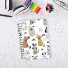 Staples - Agenda scolaire hebdomadaire/mensuel chiens 2025-2026 - 8 1/2 po H x 5 1/2 po l - noir/blanc - bilingue-On retrouve le motif de hibou tout au long du calendrier