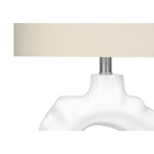 Monarch Specialties - Luminaire - 25 po H Lampe De Table - Résine Crème - Abat-Jour Ivoire / Crème - Moderne-Dimensions assemblées: 15 po L x 10 po P x 25 po H. base: 10,75 po L x 4 po P x 11,5 po H. abat-jour: 15 po L x 10 po P x 11,5 po H
