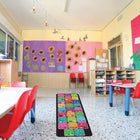 Ashley Productions - Smart Poly The Original Fun Mat - Coureur de Tapis - 15 -5" x 47" - Alphabet et Images Correspondantes-Facile à nettoyer : La surface absorbante et douce permet de nettoyer rapidement les déversements et les désordres.