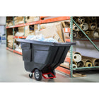 Camion basculant Rubbermaid Commercial 1/2 verge cubique-Corps de fond en polyethylène etanche soutenu par un cadre en acier