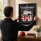 Frameworth - PhotoGlass Nikolaj Ehlers Carolina Hurricanes champions 2026 édition à signature fac-similé - 18 po l x 22 po H-Fabrication conforme au type de produit : la construction PhotoGlass imprime l’image directement sur le verre et la surface se nettoie avec un chiffon doux et sec