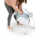 Ingenuity - Balancelle portable EasyFold Ity Swingity Swing - Goji-Coussin de siège et appui-tête lavables en machine pour un nettoyage facile A utiliser de la naissance à 9 mois
