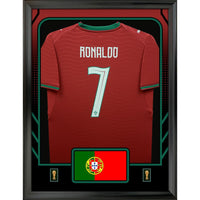 Frameworth - Coupe du Monde FIFA 2026 Officielle Portugal Cristiano Ronaldo Cadre Réplique de Maillot - 25,75 po x 33,75 po-Présentoir encadré de réplique de maillot sous licence officielle de la Coupe du Monde FIFA 2026 mettant en vedette Cristiano Ronaldo.