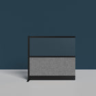 Luxor - Mur modulaire 53 x 48 - Extension de cadre noir large, fenêtre givrée, PET gris frais-S'intègre au système de cloisons de séparation pour des configurations évolutives