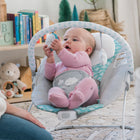 Ingenuity - Transat vibrant Deluxe Ity Bouncity Bounce - Goji-Le harnais réglable à 3 points maintient bébé en sécurité