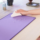 Logitech - Sous-main de bureau - Série Studio - Lavender-Matériaux Choisis Soigneusement : Matériau de surface confortable et couche interne faite de polyester recyclé, seconde vie pour les bouteilles PET, base anti-dérapage de plastique naturel