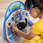 Melissa & Doug - Tableau de bord interactif du pilote de jet - Lot de 7-Un excellent cadeau pour les garçons et les filles, de 3 à 7 ans, pour un jeu pratique et sans écran ; 3 piles AA requises, non incluses ; interrupteur marche/arrêt et arrêt automatique après 9 minutes d'inactivité