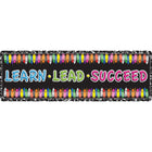 Ashley Productions - The Original Fun Mat - Coureur de Tapis - 15 -5" x 47" - Apprendre - Diriger - Réussir - Composition de Crayon-Mesures et design : Le tapis de course Crayon Composition Learn, Lead, Succeed mesure 15,5 po x 47 po.