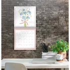 Mead - Calendrier décoratif Leah Bisch 2027, 12 po x 12 po, bilingue-Le calendrier fermé mesure 12 po L x 12 po l pour un affichage mural facile