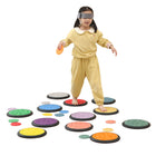 Kore Design - Tuiles de jeu sensorielles - Couleurs assorties - Deux tailles 10,23 po et 4 po - Couleurs pastel - Lot de 14-Fiable et sûr. Fabriqué en plastique de haute qualité, le jeu de disques tactiles pour enfants est sans odeur, doux et offre un bon maintien. Il résiste à la casse ou à la décoloration, garantissant durabilité et fiabilité. Conçu pour être doux pour les enfants, il offre une stimulation suffisante sans causer de dommages