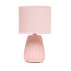 Simple Designs - Mini lampe de table texturée - rose clair avec abat-jour assorti-Une mini lampe en céramique dans la couleur pastel de votre choix, avec une texture tissée sur toute sa base et un abat-jour en tissu tambour assorti