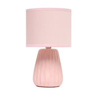 Simple Designs - Mini lampe de table texturée - rose clair avec abat-jour assorti-Une mini lampe en céramique dans la couleur pastel de votre choix, avec une texture tissée sur toute sa base et un abat-jour en tissu tambour assorti
