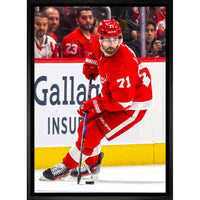 Dylan Larkin Detroit Red Wings - Toile encadree - 22" x 31"-Impression sur toile de qualité supérieure avec bordures enveloppées