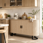 HOMCOM - Buffet moderne cannelé 55 po avec portes coulissantes - bois naturel-Les pieds en métal de 5,9 po permettent aux robots aspirateurs d’accéder facilement en dessous pour le nettoyage
