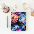 Blueline - Cahier de notes NotePro à couverture rigide Collection Fashion - 9-1/4 po x 7-1/4 po - Floraison de Minuit- Onglets autocollants, feuille d'index et pochette de rangement