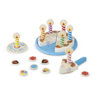Melissa & Doug - Gâteau d’anniversaire-Des languettes velcro maintiennent les morceaux ensemble, puis les « tranchent »