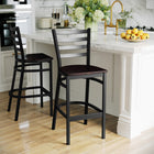Flash Furniture – Tabouret bistro HERCULES en métal, dossier à traverses, noir, siège en noyer (XUDG697BBARWAW)-Conception à dossier échelle