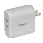 Staples - Chargeur mural GaN USB-A/USB-C de Staples - 37 W - Blanc-Chargez complètement les appareils plus rapidement qu’un chargeur USB standard de 5 W