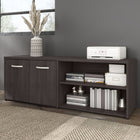 Bush Business Furniture - Armoire de rangement basse hybride avec portes et étagères, gris tempête (HYS160SG-Z)-Les portes des armoires dissimulent l'équipement et les fournitures que vous souhaitez garder hors de vue ; les étagères ouvertes sont parfaites pour les livres et les matériaux fréquemment utilisés