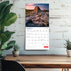Wyman Publishing - 2026 Parcs Par Canadian Geographic Officiel Calendrier mural Suspendu Mensuel - 30,5 cm l x 61 cm H - Anglais-Caractéristiques - 16 mois (mise en page sur deux pages de septembre à décembre 2025 et de janvier à décembre 2026) , 30,5 cm x 30,5 cm (fermé) , 30,5 cm x 60,9 cm (ouvert) , 28 pages