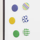 Quartet - Aimants Geo Design - Couleurs assorties - Paquet de 6-DESIGN ÉLÉGANT : Le motif géométrique et les couleurs tendance rendent ces aimants non seulement fonctionnels, mais aussi un accessoire à la mode pour toute surface qu’ils ornent.