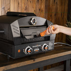 Blackstone - Kit de conversion de four à pizza 15"-Les poignées personnalisées offrent une bonne prise en main lors du déplacement du four à pizza et de la porte de maintien de la chaleur.