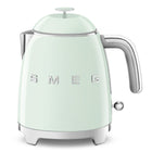 SMEG - Bouilloire électrique mini de 3 tasses au style rétro 50S - Vert pastel-Base pivotante à 360° permettant de placer la bouilloire dans n'importe quelle position