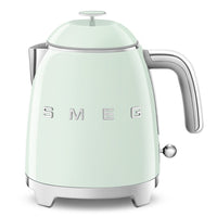 SMEG - Bouilloire électrique mini de 3 tasses au style rétro 50S - Vert pastel-Base pivotante à 360° permettant de placer la bouilloire dans n'importe quelle position