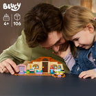 LEGO - Bluey L’école avec Rusty et Bluey-Les enfants rejoignent les figurines de Bluey et Rusty dans une cuisine, un café et un hôpital