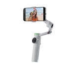 Insta360 - Kit Créateur Flow 2 Pro - Gris-Suivi Deep Track 4.0 alimenté par l'IA: Des améliorations clés et de nouvelles fonctionnalités offrent une précision et une polyvalence inégalées. Le suivi actif du zoom suit les sujets qui se déplacent rapidement avec un zoom jusqu'à 15x, sans décalage. Gardez les sujets centrés, qu'il s'agisse de suivre un individu ou un groupe. Et essayez Grille de cadrage pro pour parfaire votre prise en utilisant une composition au nombre d'or