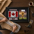 Frameworth - Coupe du Monde FIFA 2026 Officielle Canada Cadre Drapeau et Trophée - 15 po x 24 po-6
