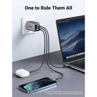 UGREEN - Chargeur Rapide 65W GaN - 2x USB-C/1x USB-A-Large compatibilité : L'adaptateur UGREEN 65W offre une charge rapide pour pratiquement tous les téléphones, tablettes, ordinateurs portables et plus encore, y compris le MacBook Pro M1 16'/14' et 13', MacBook Air 13', Dell XPS 13 pouces, iPhone 13/13 Pro Max, iPhone 12 series, Galaxy, iPad, et bien plus encore.