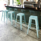 Flash Furniture – Tabouret de bar de 30 po en métal vieilli sans dossier, pour intérieur, bleu onirique (ETBT350330DB)-S'empile jusqu'à 10 chaises de hauteur